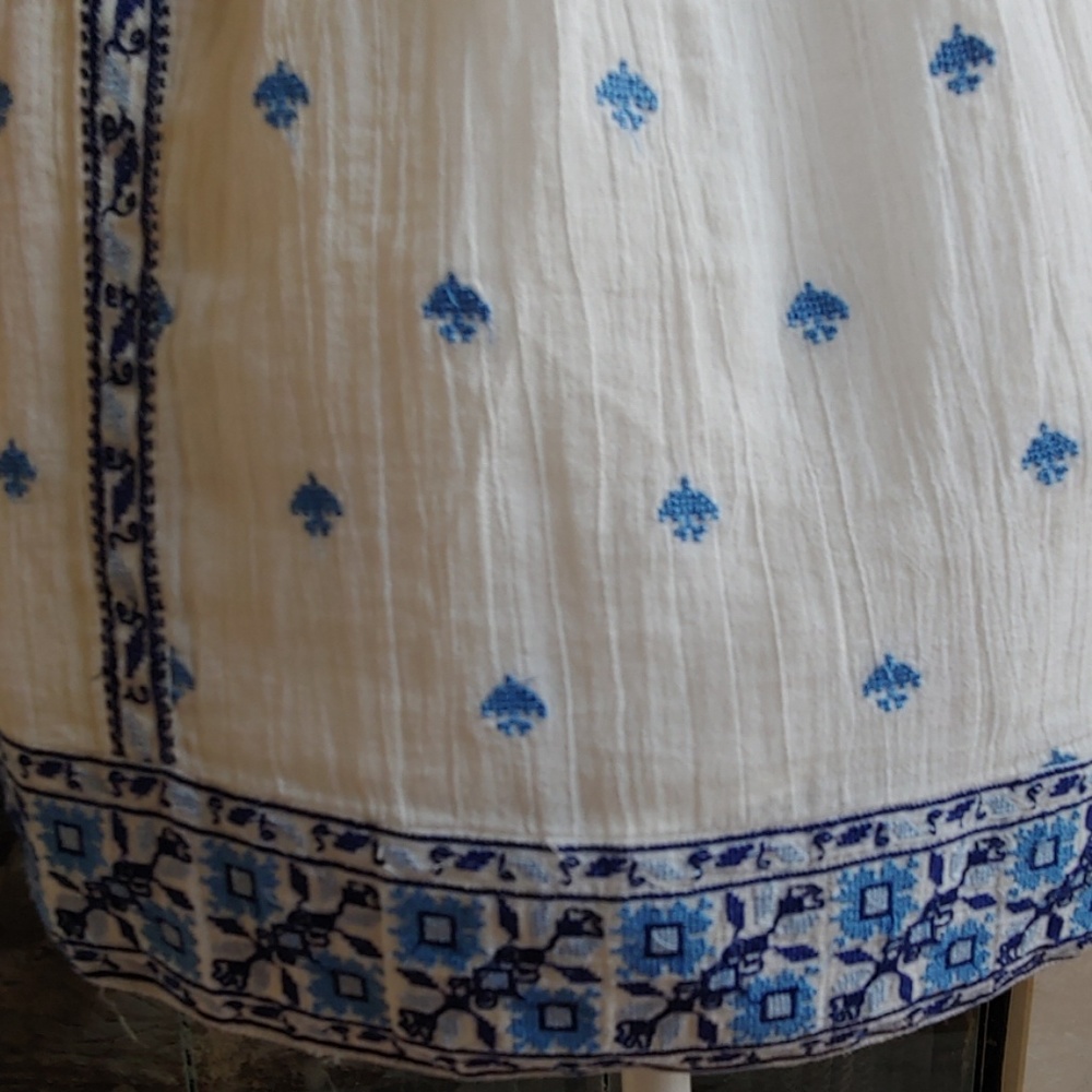 Joie l White and Blue Embroidered Top - Picture 4 of 6